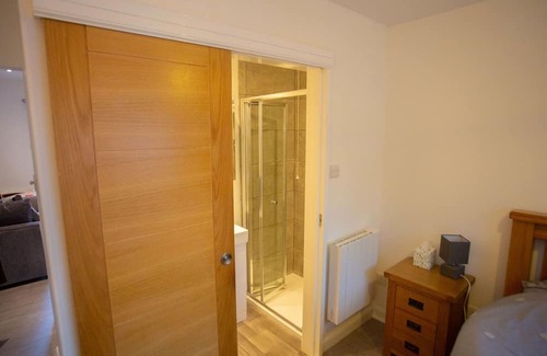 Glen Urquhart Apartment | Beautiful apartment for 2 people with WIFI, TV, patio and parking