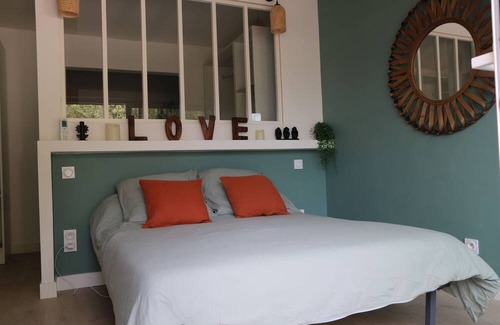 Pierrelatte House | Large country villa with swimming pool for up to 15 people