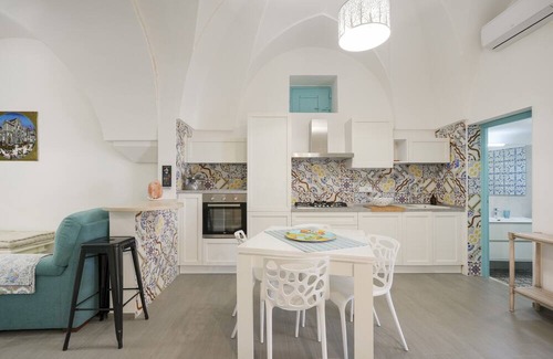 Speziale House | Holiday Home 'Casa Lauviah' with Private Terrace, Wi-Fi and Air Conditioning