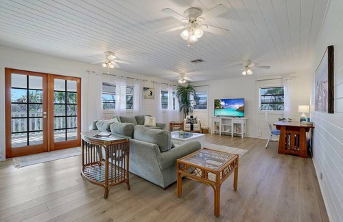 The Dunes House | Island Breeze Bungalow at The Dunes