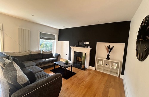 Grimsby Apartment | NEW! 2 Bedroom Central Grimsby, Flat 1