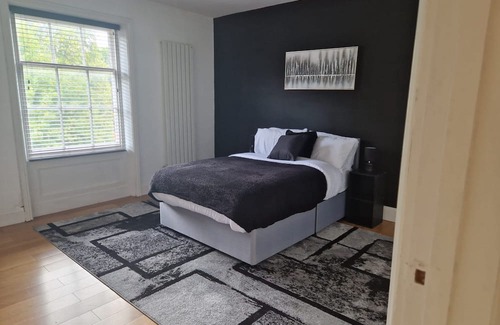 Grimsby Apartment | NEW! 2 Bedroom Central Grimsby, Flat 1