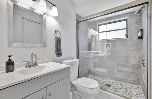 Tarpon River House | Sleek 2BR/2BA Home Near Downtown