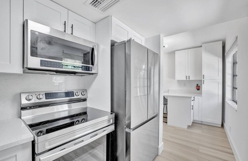 Tarpon River House | Sleek 2BR/2BA Home Near Downtown