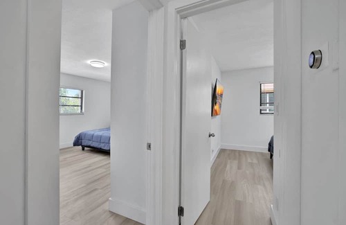 Tarpon River House | Updated 2/2 Close to Downtown