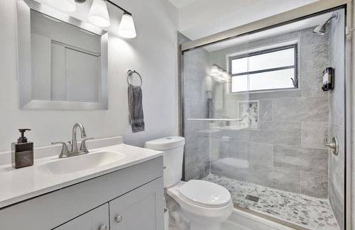 Tarpon River House | Updated 2/2 Close to Downtown