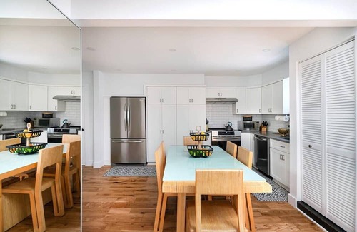 Williamsburg Apartment | Ainslie Manor by Rove Travel | 6BR TH w/Backyard