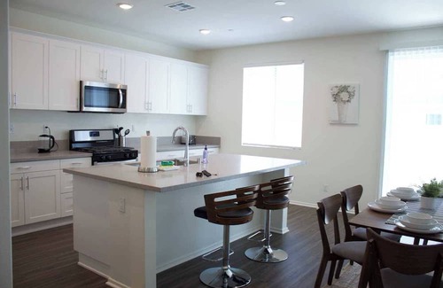 Moreno Valley House | Spacious 5B｜Gated Community｜ Perfect For Vacation&WFH&Insurance&Renovation#41535
