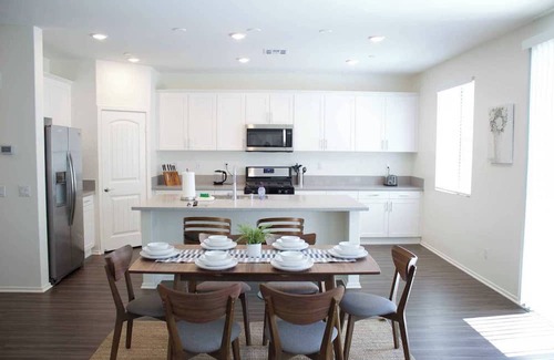 Moreno Valley House | Spacious 5B｜Gated Community｜ Perfect For Vacation&WFH&Insurance&Renovation#41535