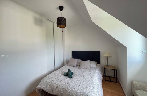 Saint-Meloir-des-Ondes House | Holiday Home 'Maison Proche Mer Avec Jardin' with Private Terrace, Wi-Fi and Air Conditioning