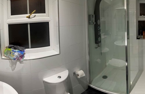 Foxdale House | The hot tub by the waterfall