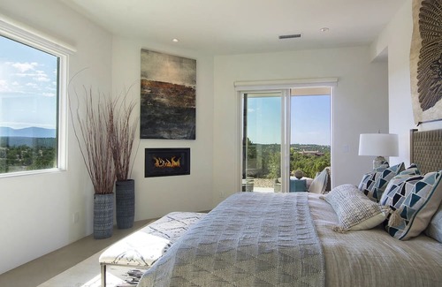 La Tierra House | Lovely contemporary home with expansive views
