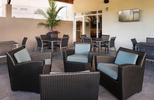 Ludlam Apartment | King Studio Near Marathon MIA