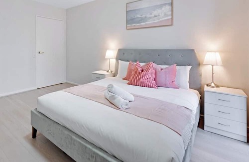 Parramatta Apartment | Modern 3-Bedroom in Parramatta