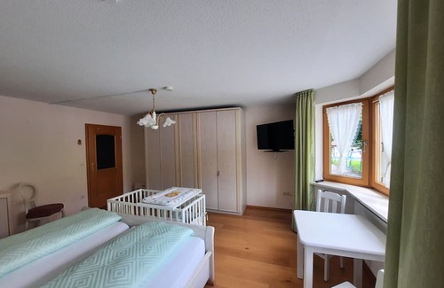 Rohrdorf Apartment | Meli's Gästezimmer - Ferienwohnung - Wohnen mit 2 Katzen