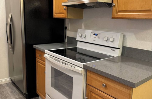 Hacienda Heights House | 3 minutes to grocery and restaurants! Convenient family friendly townhouse