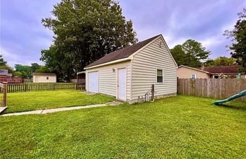 Great Bridge East House | Cozy 2-bedroom house with all amenities in Chesapeake, Va.