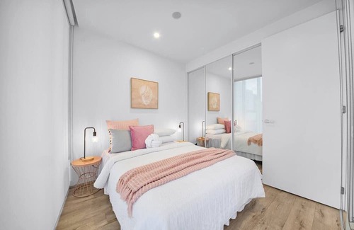 Brighton Apartment | Brighton's Best in a Bright Nest