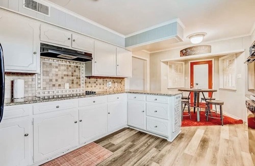 Garland House | Private Pool Retreat Near Dallas & Lake Hubbard!