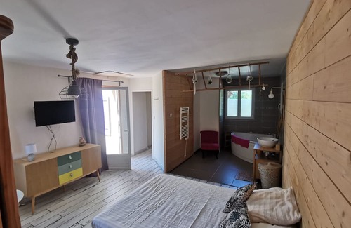 Rocbaron Apartment | Joli Studio Avec Piscine Plein de Charme en Provence Verte !