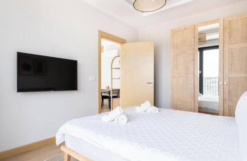 Basaksehir Apartment | Fern - Stunning 1BR Condo w Terrace View & Parking