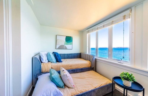Alki Apartment | Waterfront Penthouse with Panoramic Views near Alki
