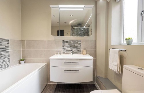 St Leonards Apartment | Spacious garden apartment, sleeps 3 w/ parking