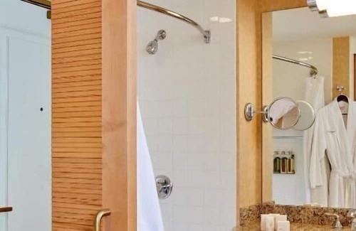 Chinatown Apartment | King Room Near Dragon Gate Chinatown SAN