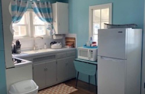 Sturgis Cottage | Charming Cottage on Beautiful Fish Lake