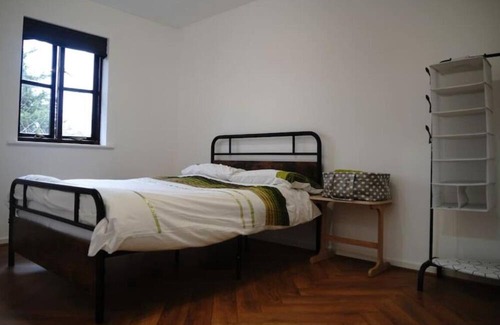 Higham Hill Apartment | London Apartment - Quick Central London Trains!