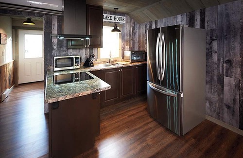 Honey Harbour Cottage | Muskoka Lakefront Cottage Honey Harbour Georgian Bay. Only 90 min from Toronto!