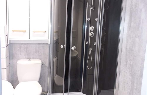 Remiremont Apartment | Appartement Les Iris, au Calme, Proche du Centre-ville