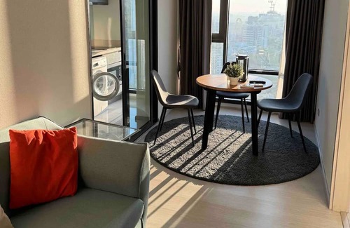 Khlong Tan Apartment | Songkran Stay-5min BTS-Full Kitchen&Sunrise