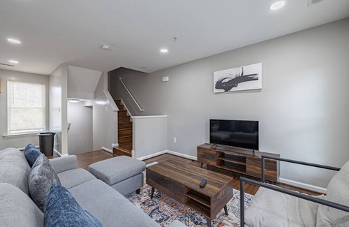 Navy Yard House | LUX Entire Home in DC 3-Bedrooms
