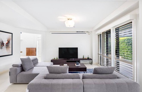 Sunnybank Hills House | Spacious Comfy 5 Bedroom Home near Sunnybank