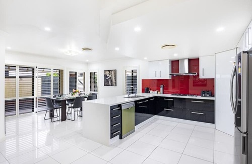 Sunnybank Hills House | Spacious Comfy 5 Bedroom Home near Sunnybank