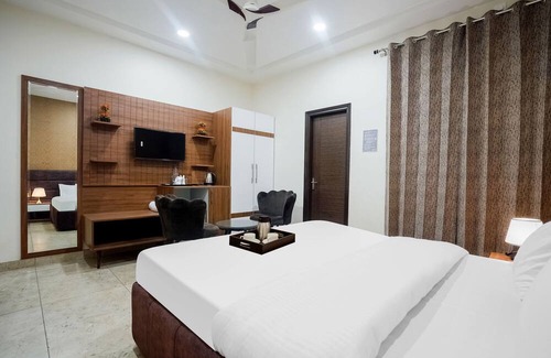 Ludhiana Hotel | OYO Blue Stone Residency