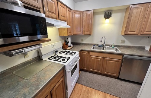 Warrens Cabin | Cozy Cabin. Great yard for fires or grilling! Bring the whole family!