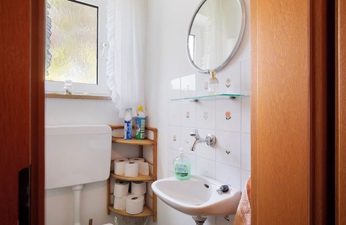 Wasserburg Apartment | Apartment 'Ferienwohnung' with Private Terrace, Private Garden and Wi-Fi