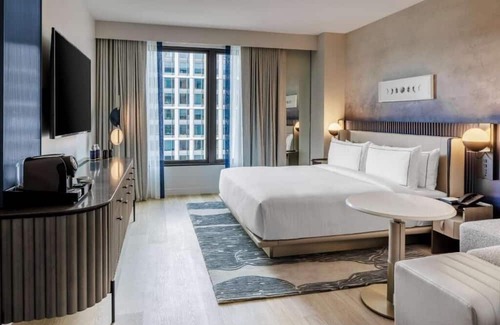 Near Northeast Apartment | King Room Near Le Clou French Restaurant WDC