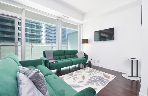 Central Waterfront Apartment | Downtown Toronto near Scotiabank arena,CN Tower