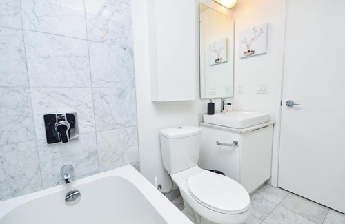 Central Waterfront Apartment | Downtown Toronto near Scotiabank arena,CN Tower
