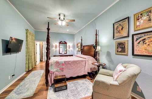 Mead House | Beautiful Countryside Home ~ 1 Mi to Lake Texoma!