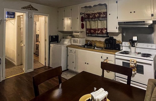 Lake Charles House | Cozy Cajun Cabin Quiet Retreat on the Bayou 1B 1B