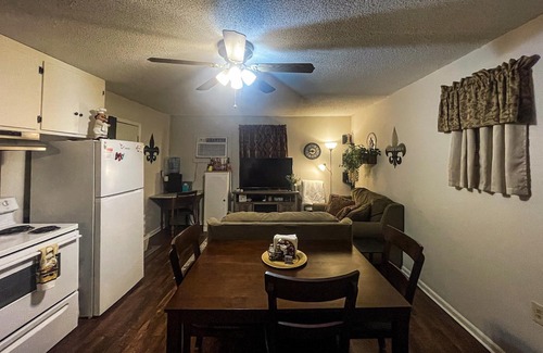 Lake Charles House | Cozy Cajun Cabin Quiet Retreat on the Bayou 1B 1B