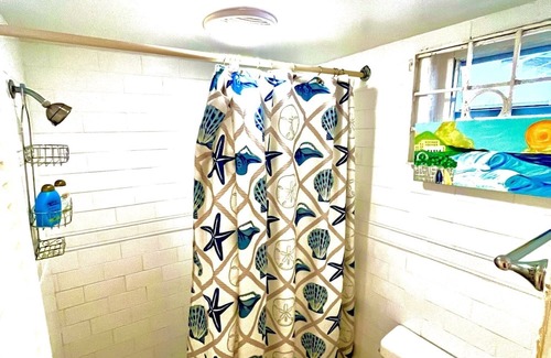 Estate Marys Fancy House | Spacious family friendly house, in quiet safe neighborhood. Huge yard and porch!