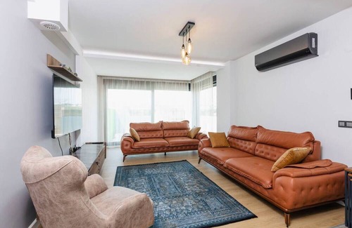 Lara House | Luxury Triblex Villa with Heated Pool