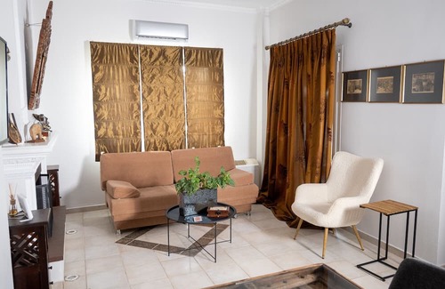 Korinthos Apartment | Apartment 'Unique Near The Beach' with Shared Terrace, Wi-Fi and Air Conditioning
