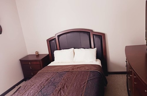Scott City House | Guest House