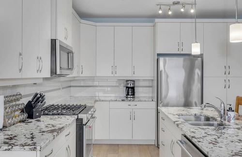 Westbank Condo | 7101 - Grand Lake - Boat Slip Availablenn